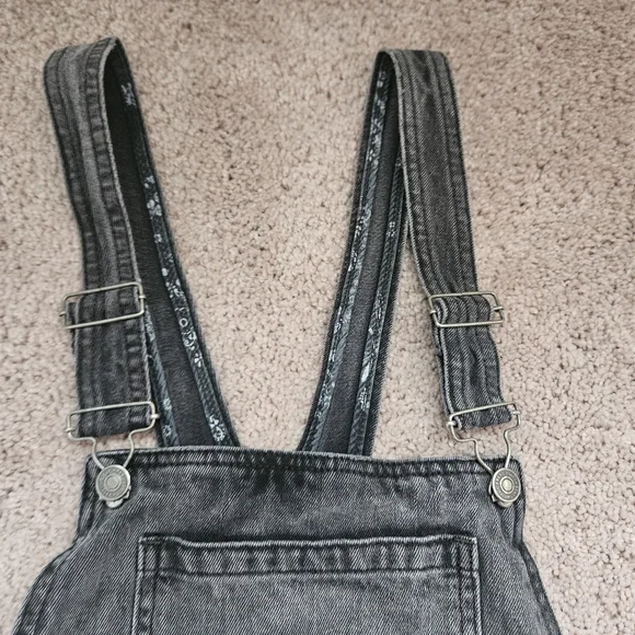 Free People Louise Denim Skirt Overall Rocky Mountain Black Sz 4 with adj Straps - Picture 4 of 8